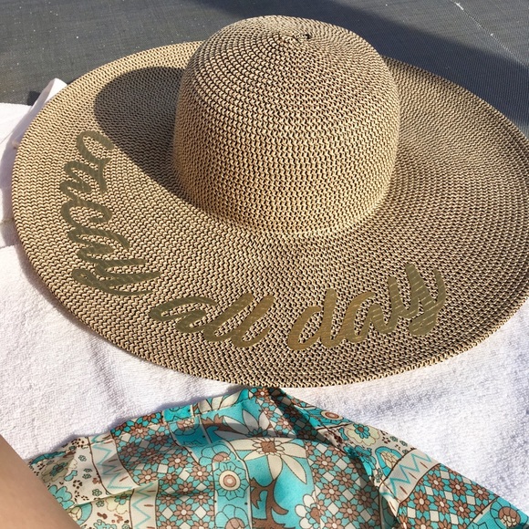 Meet your Posher, Cynthia - Picture 3 of 3